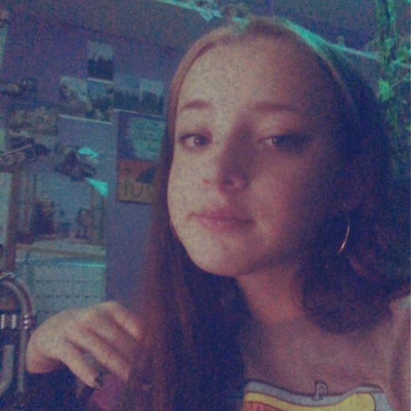 Meet your Poshers, Lori and Stephanie - Picture 1 of 2